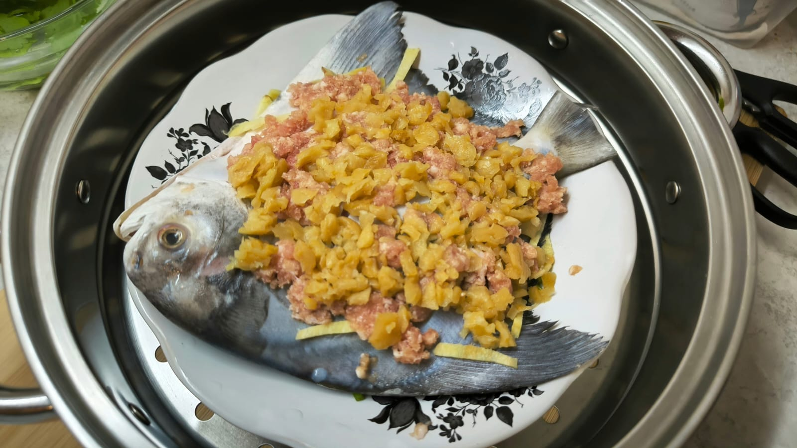 本页图片/档案 - MA PREPARING FISH COOKING